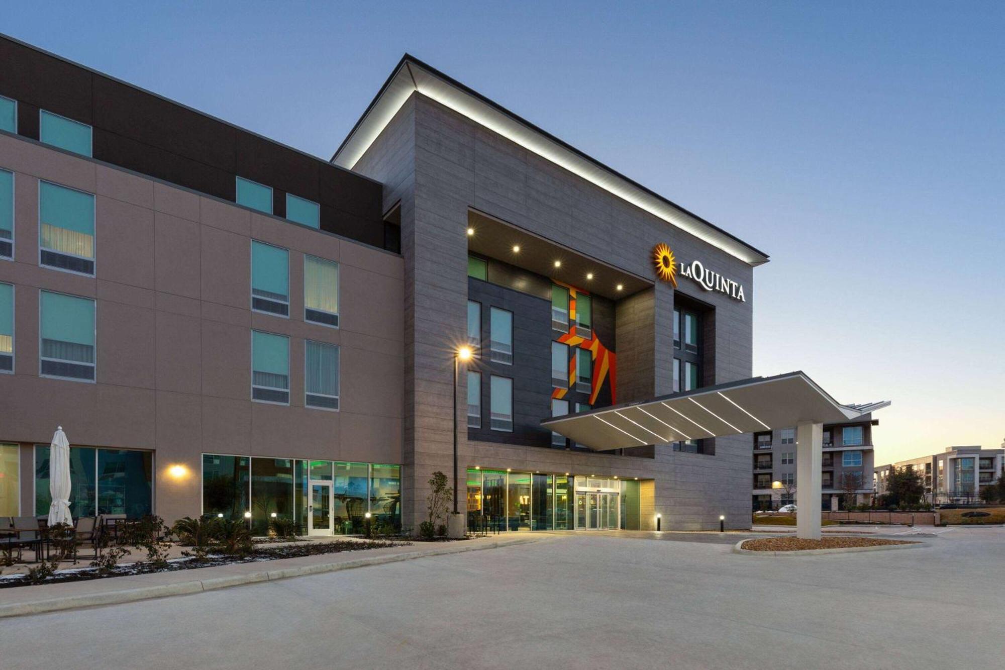La Quinta Inn & Suites By Wyndham San Antonio At The Rim Exterior foto