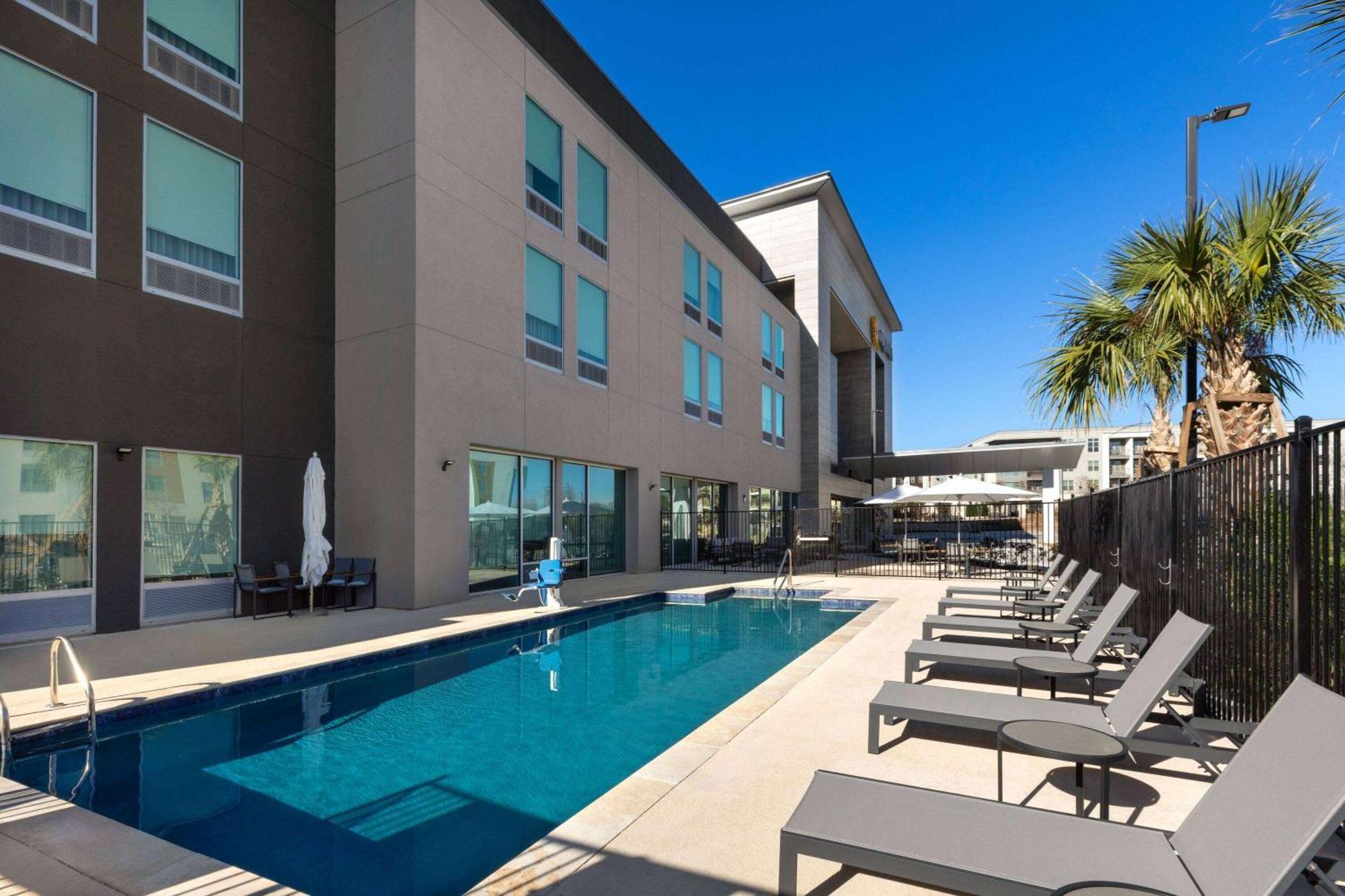 La Quinta Inn & Suites By Wyndham San Antonio At The Rim Exterior foto